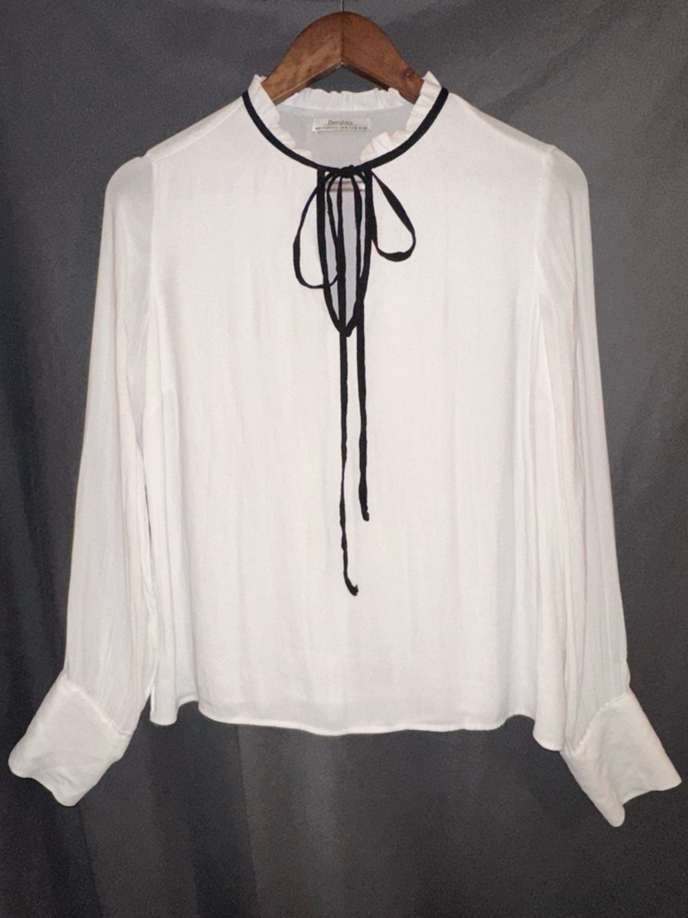 🛍️5 for $40| White Blouse Black Tie Neck Long Sleeve Top